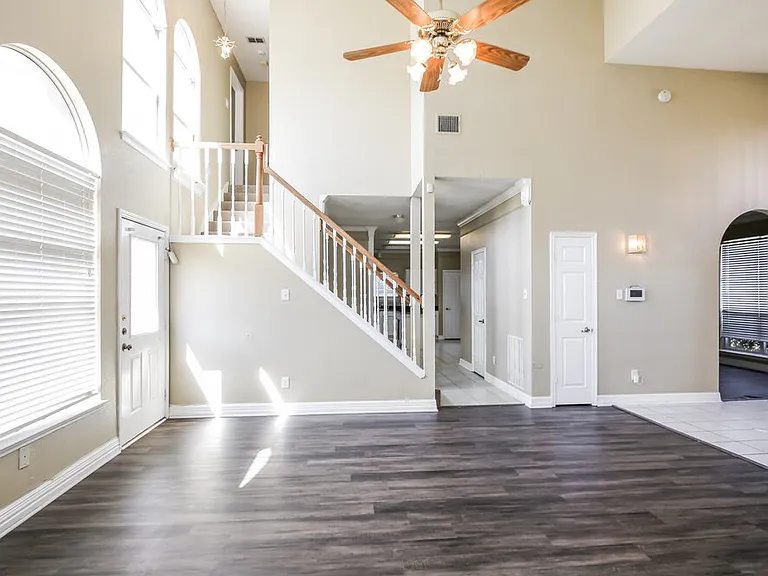 1225 Paul Dr — Photo 3