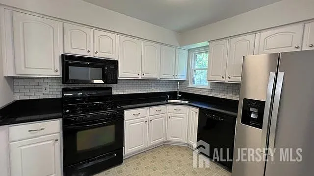 140 Wyndham Pl — Photo 9