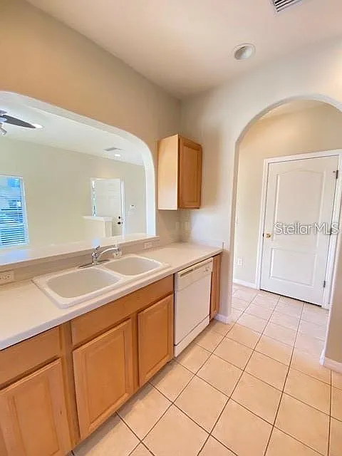 3 bed, 2.5 bath, 1225 sqft, $1,775 — Photo 4