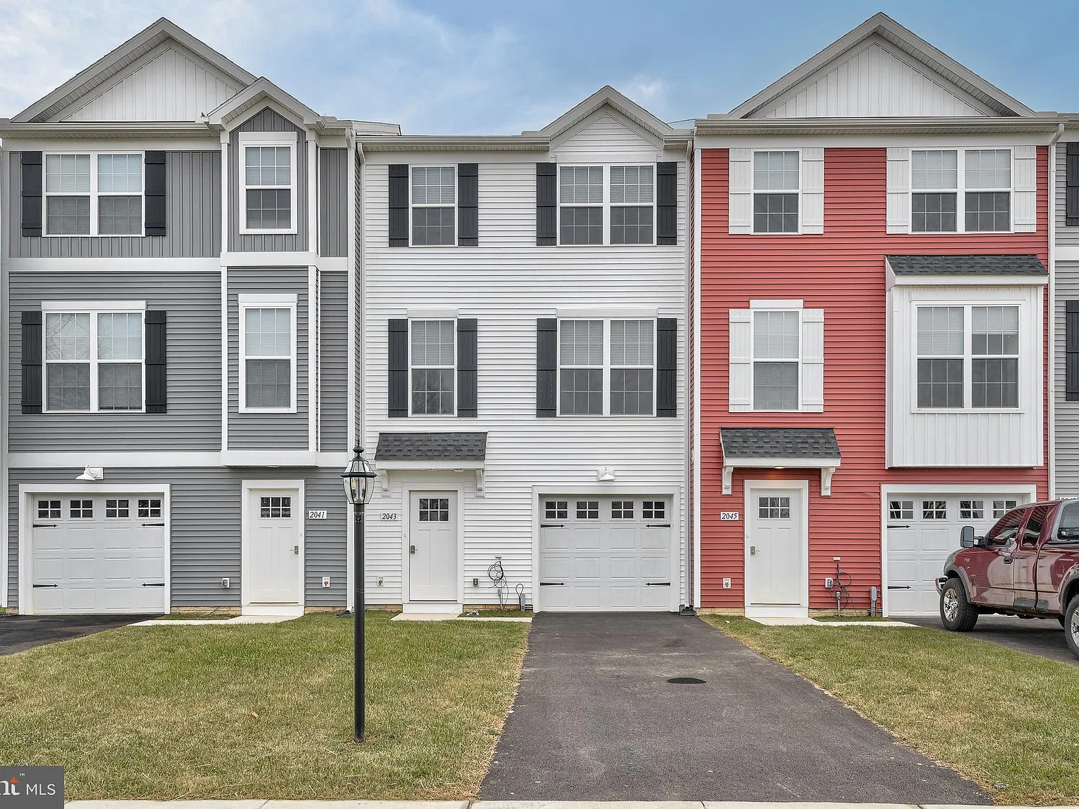 4 bed, 2.5 bath, 1730 sqft, $2,439 — Photo 1