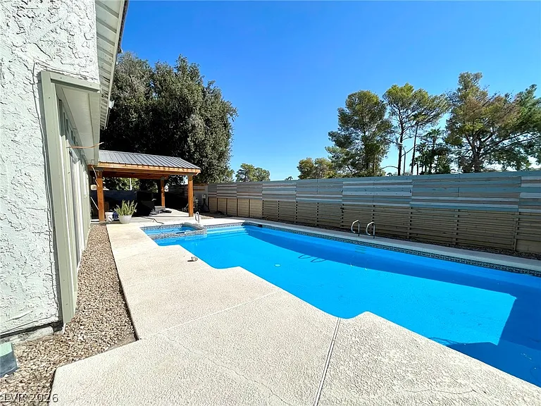 2246 Windsor Dr — Photo 50