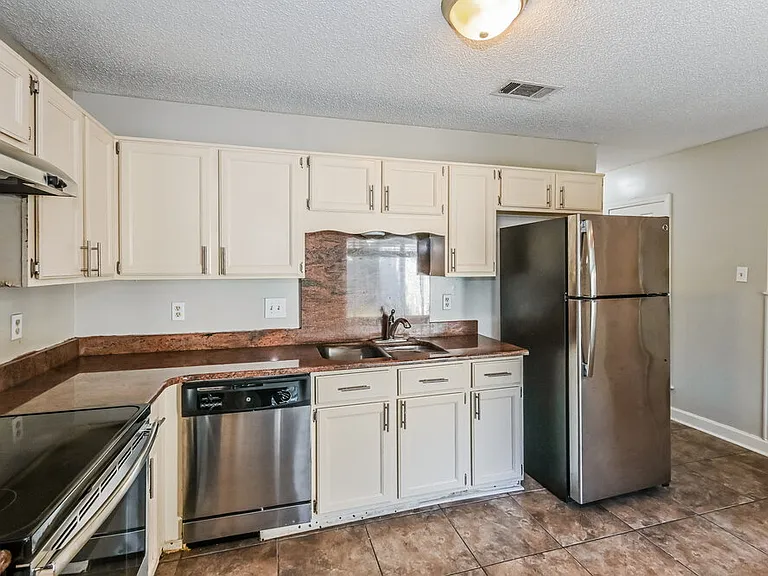 4864 Barkshire Dr — Photo 7