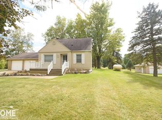 8672 E Cole Rd, Durand, MI 48429