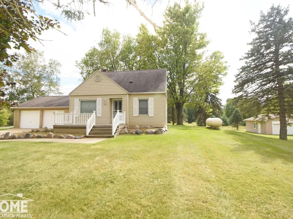 8672 E Cole Rd, Durand, MI 48429