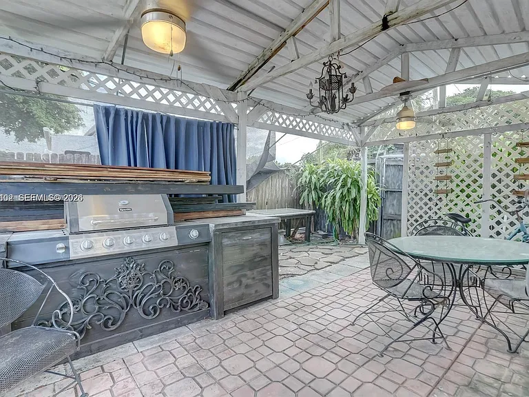 2200 SW 42nd Way — Photo 10