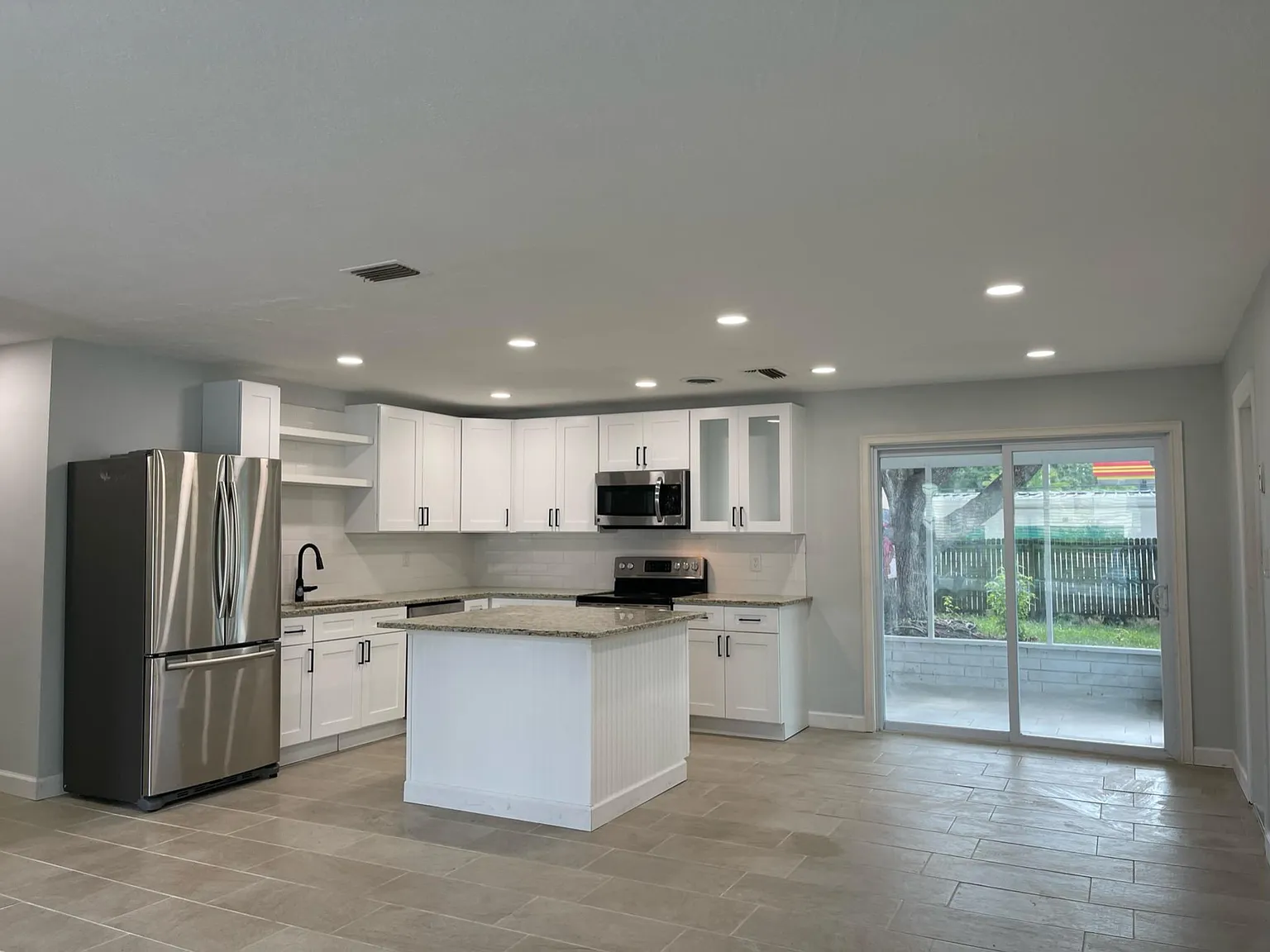 3 bed, 1.5 bath, 975 sqft, $2,875 — Photo 1