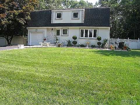 1st image of 8 Hollingwood Dr