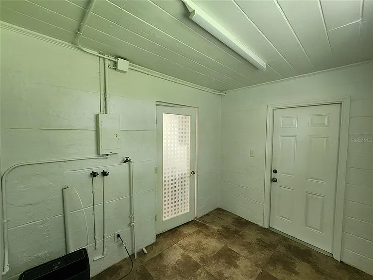 1014 NE 10th Pl — Photo 31