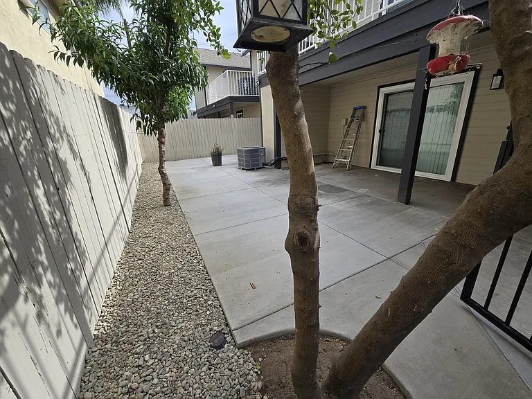 2400 W Commonwealth Ave #B — Photo 16