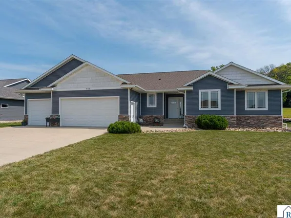 705 Maple Ln, Eagle Lake, MN 56024