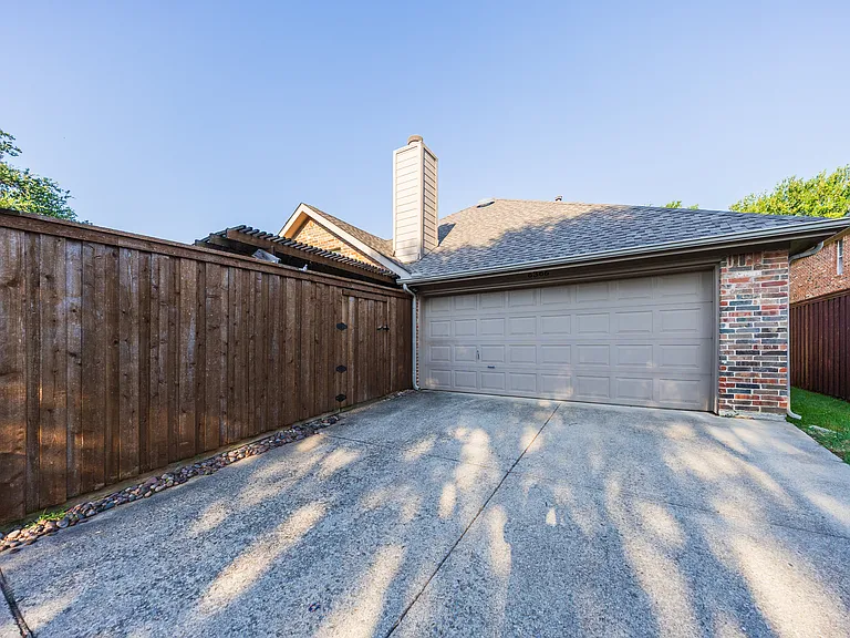 6366 Shadywood Dr — Photo 31