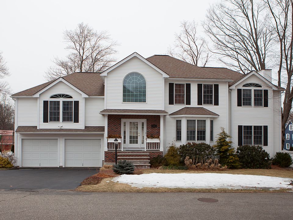1st image of 20 Lucey Dr