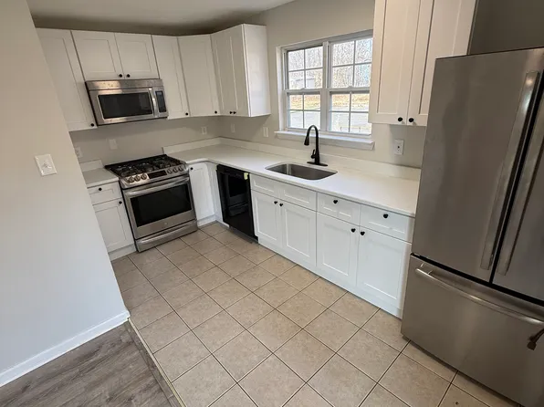 125 Earl Ave APT D, Glassboro, NJ 08028