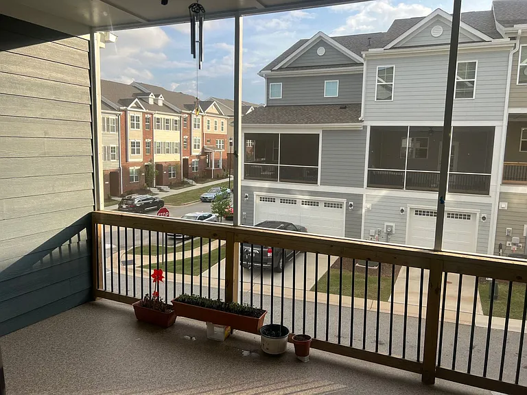 1010 Gateway Commons Cir — Photo 8