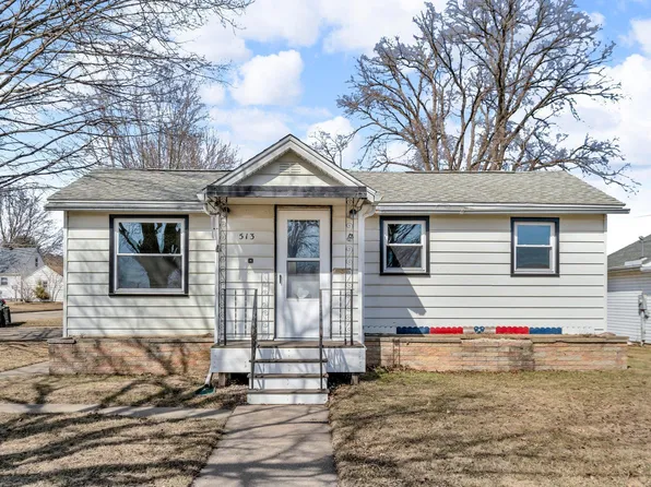 513 W Court St, New Hampton, IA 50659