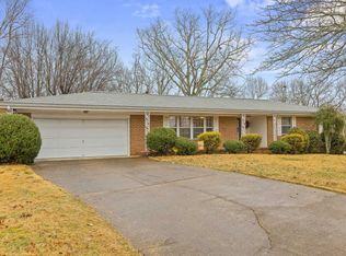525 Leafwood Dr, Hixson, TN 37343
