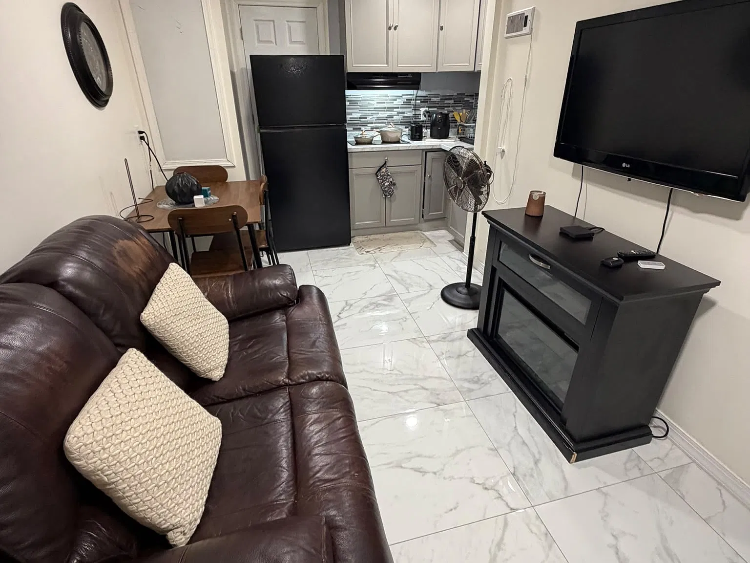 1 bed, 576 sqft, $1,300 — Photo 2