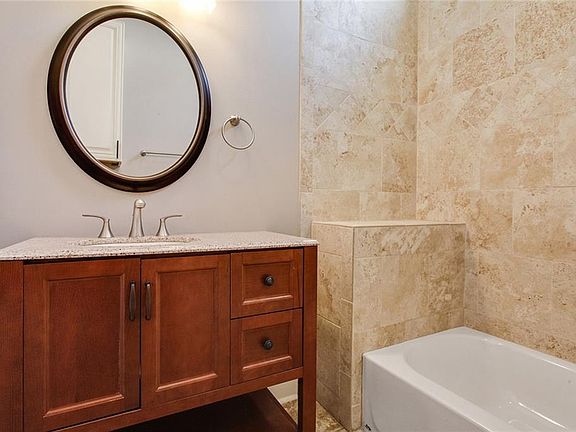 5th image of 621 S Scott St #23