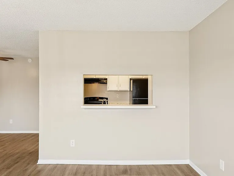 12th & Beach Apartments — Photo 26