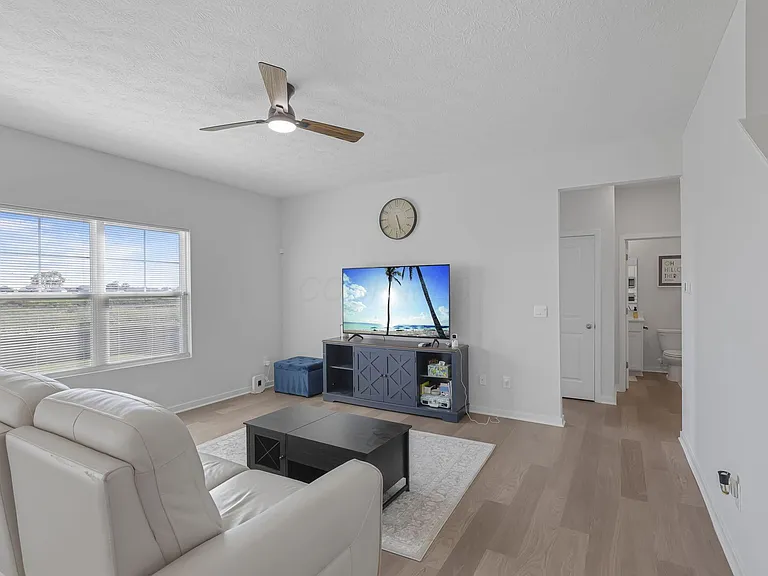 758 Leslie Dr — Photo 4