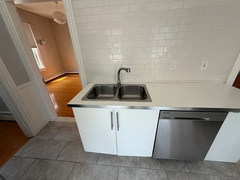 73 Carrington Ave #2 — Photo 4