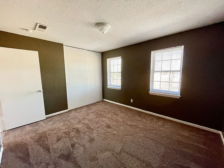 1704 Devonwood Dr — Photo 17