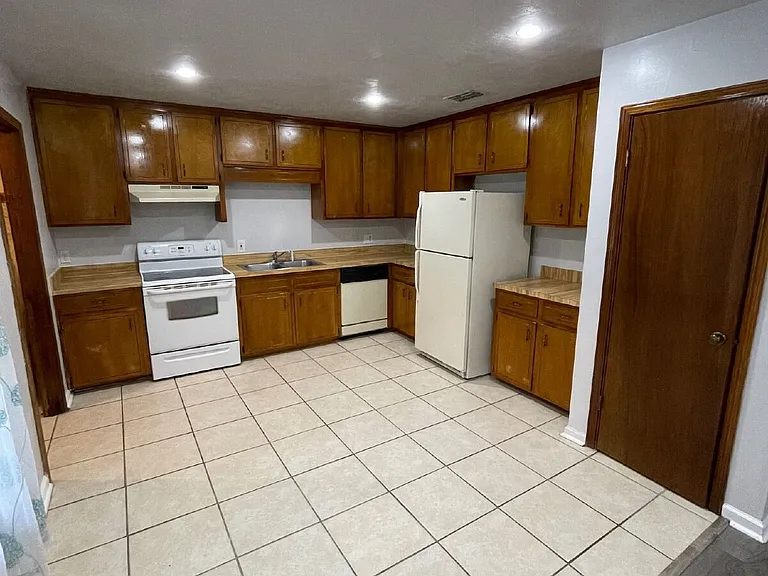 5722 Lumberjack Ln — Photo 12