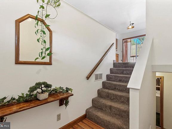 3rd image of 100 Alder Ct