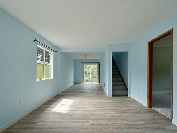 5th image of 247 S Dolphin St