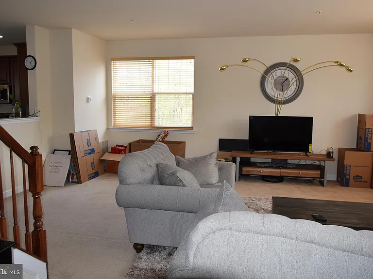390 English Oak Ln — Photo 6