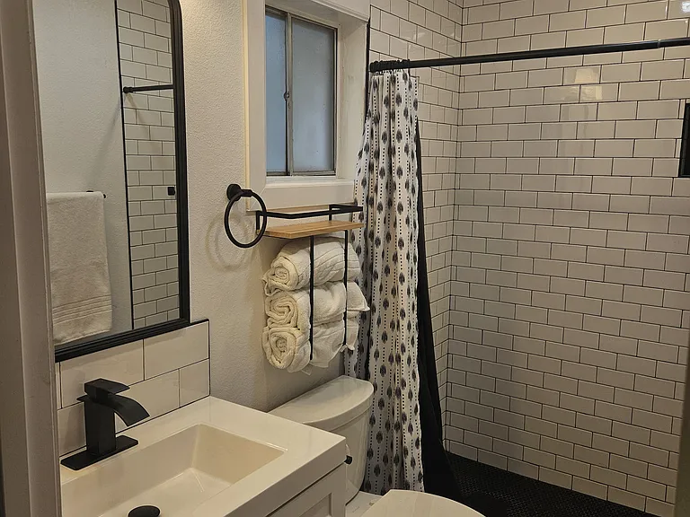 3238 E Linden St — Photo 7