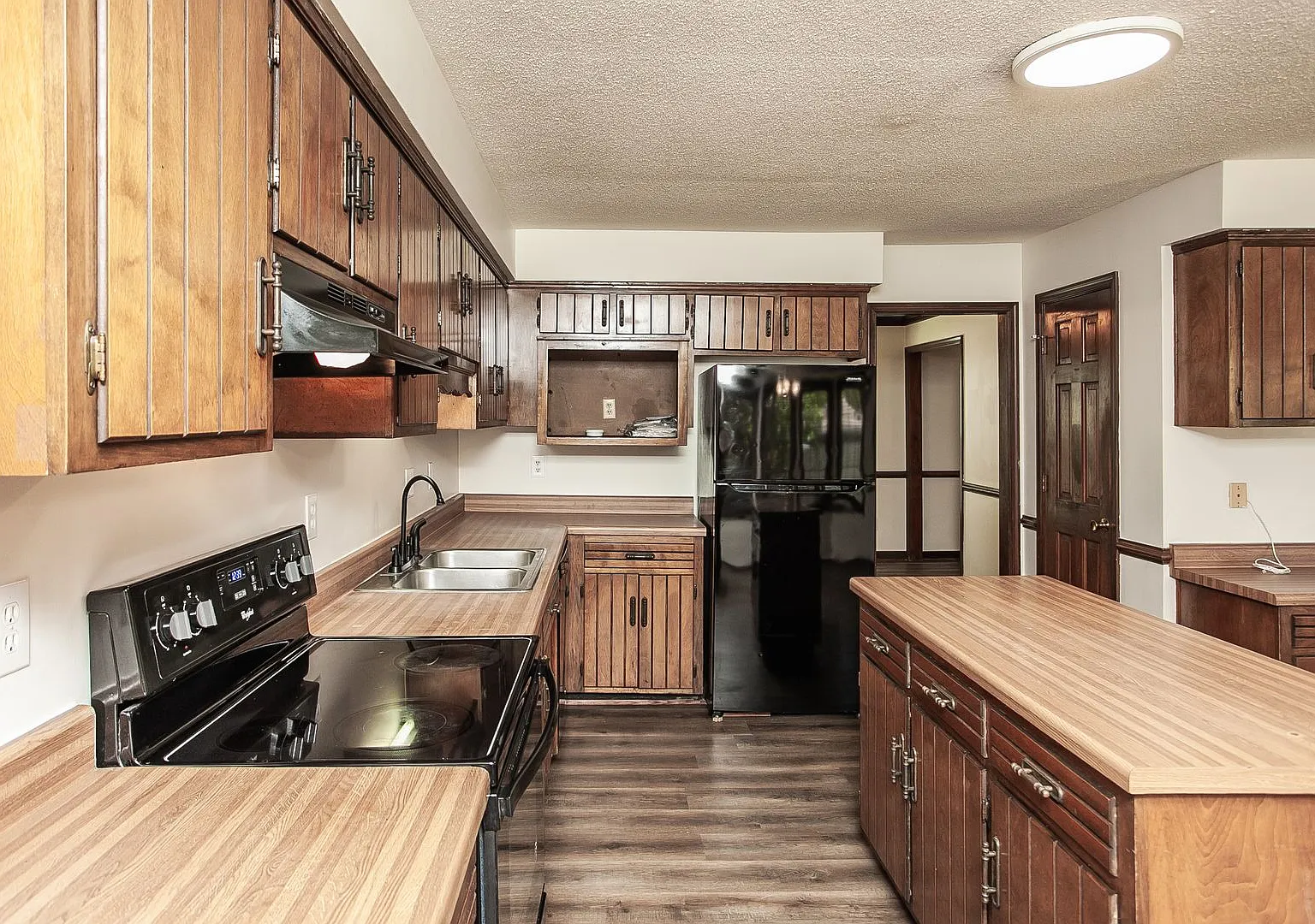 1513 Narbonne Court — Photo 4