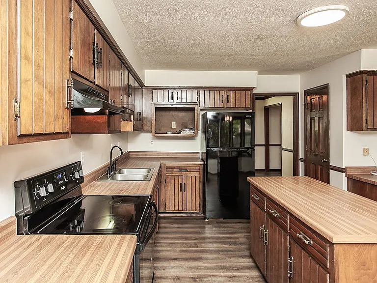 1513 Narbonne Ct — Photo 4