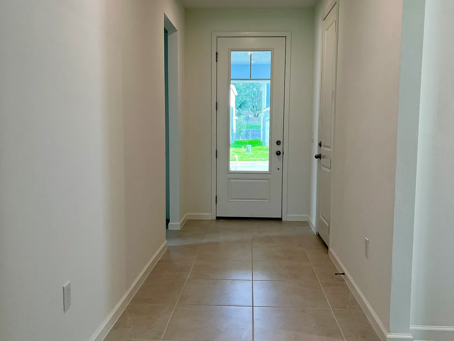 4 bed, 1981 sqft, $3,000 — Photo 3