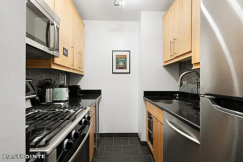 420 W 23rd St Photo 1 420 W 23rd St Photo 1