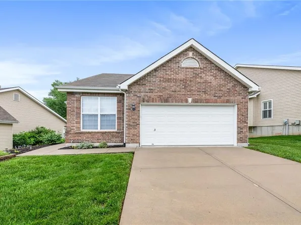 9825 N Crescent Ct, Kansas City, MO 64157