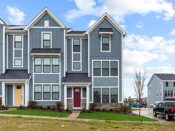 16517 Honey Locust Dr, Chesterfield, MO 63017