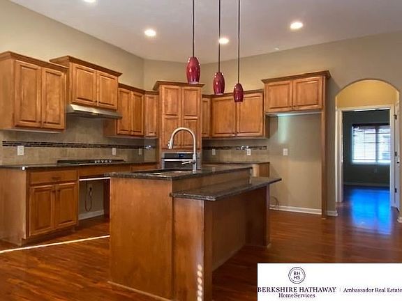 5th image of 15207 Jaynes St