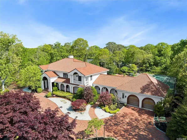 4 Cormorant Drive, Hampton Bays, NY 11946