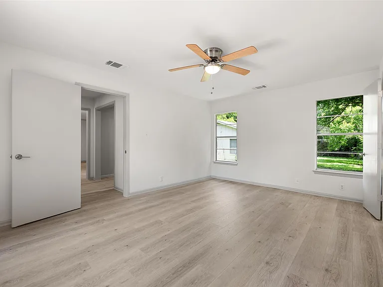 1711 S Main St — Photo 19