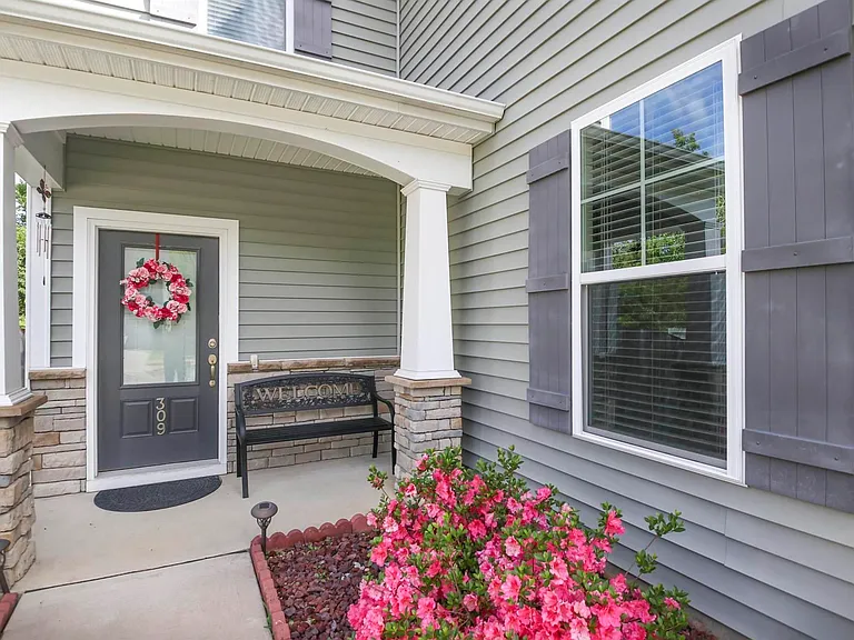 309 Lanyard Ln — Photo 2