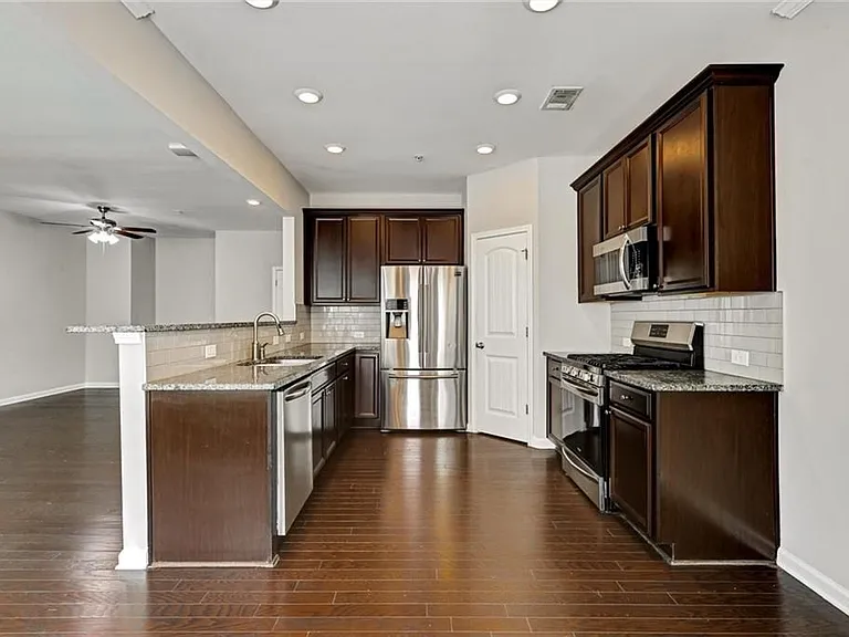 1237 Foxcroft Ln — Photo 15