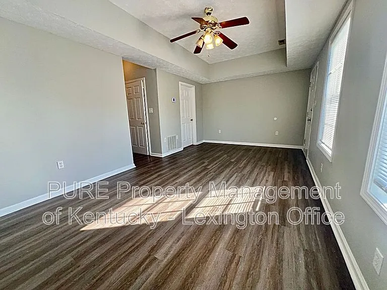 2561 Mackenzie Ln — Photo 4