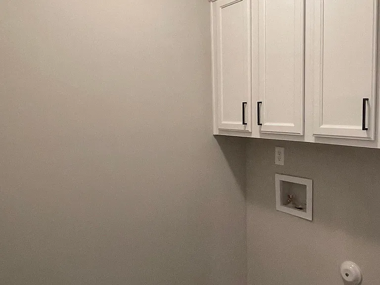 181 Hanover Ct — Photo 12