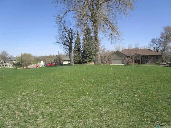 3rd image of 505 N Riverwood Cir
