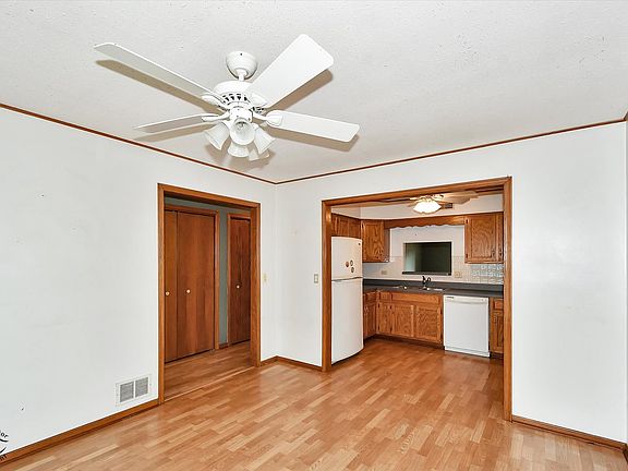 4th image of 1694 Foxwood Dr #1694