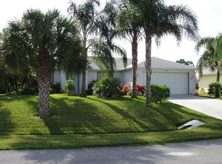 452 Candle Ave, Sebastian, FL 32958