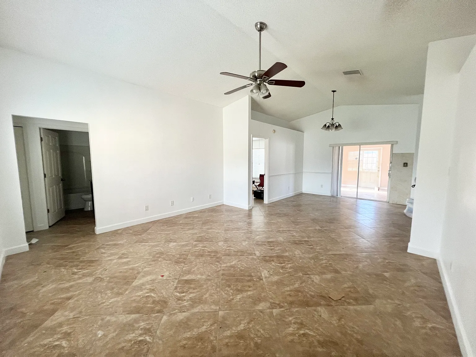 3 bed, 1544 sqft, $2,200 — Photo 2