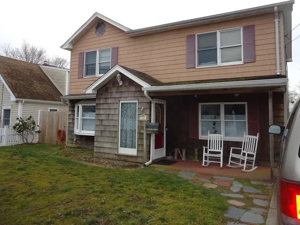 32 Virginia Road, Babylon, NY 11702