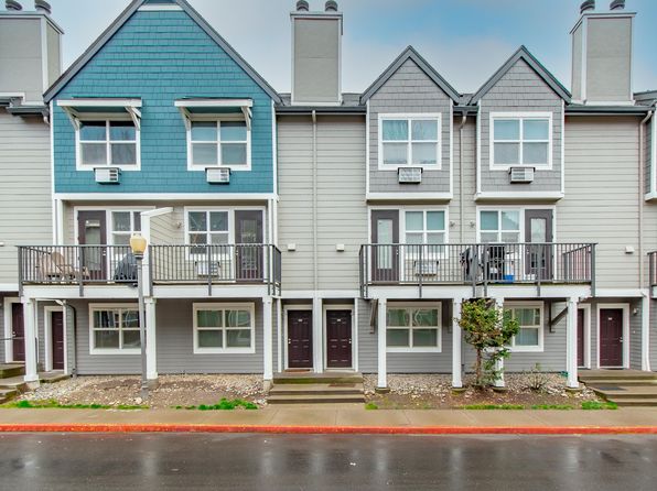 728 SE Fairwinds Loop